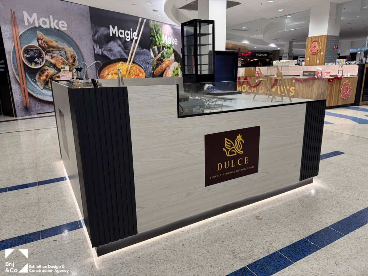 Dulce kiosk corner with dark vertical panels and logo detail